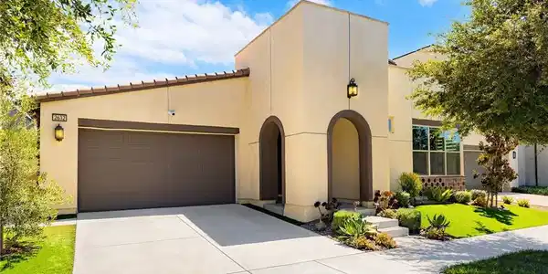2632 E Mabel Lane