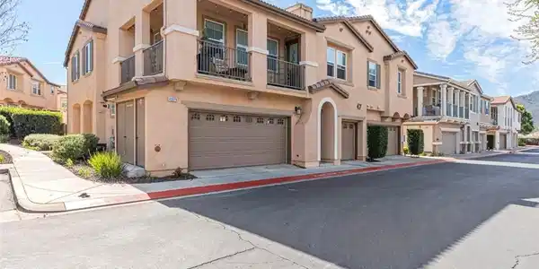 43082 Avenida Abril