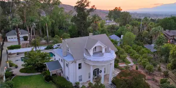 560 Terracina Boulevard