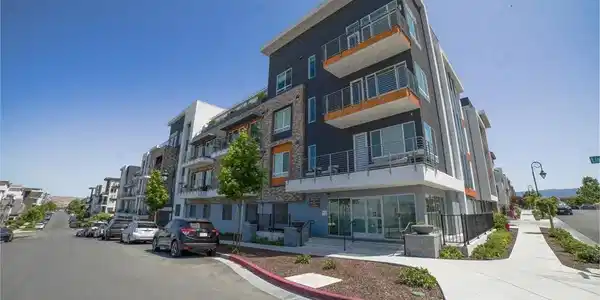 382 Llano De Los Robles AVE