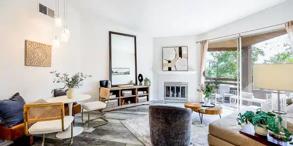 7390 Mission Trails