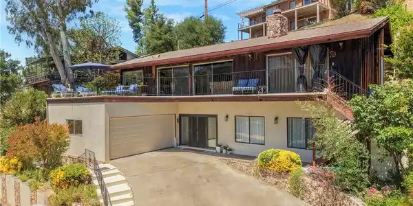 2232 Lakeshore