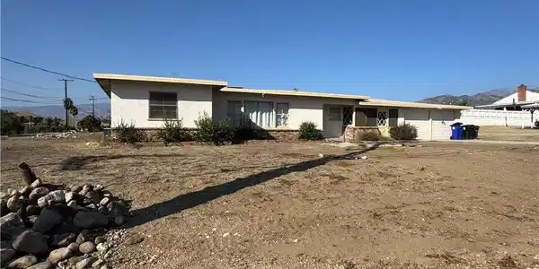 2209 E Colton