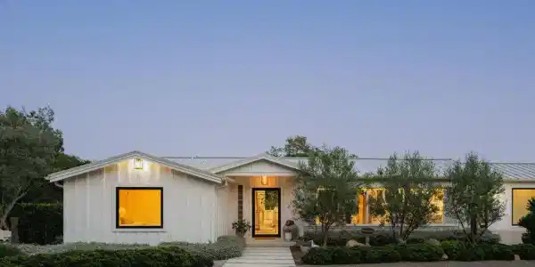 1071 E Mountain Drive