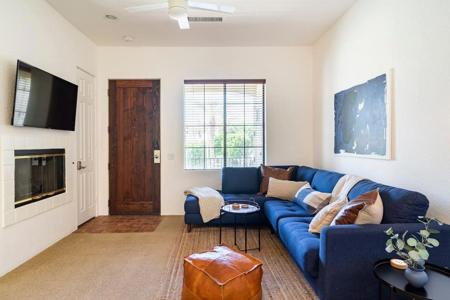 50740 Santa Rosa Plaza