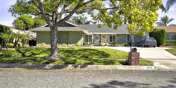 7045 Avenida Leon