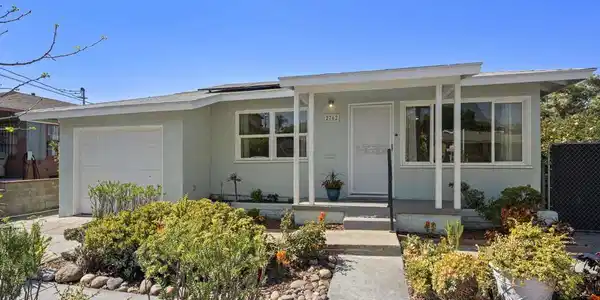 2762 Ridge View Drive