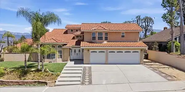 1417 Avenida Entrada