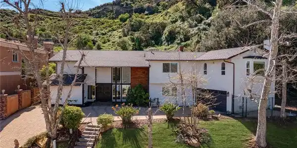 3831 Saint Johnswood Drive