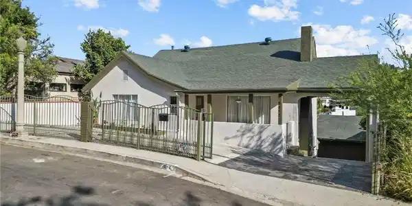 3812 Roderick Road