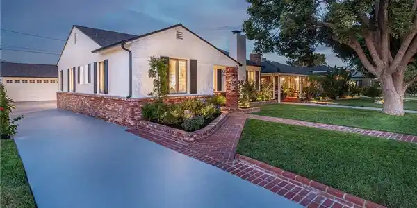 220 S Reese Place