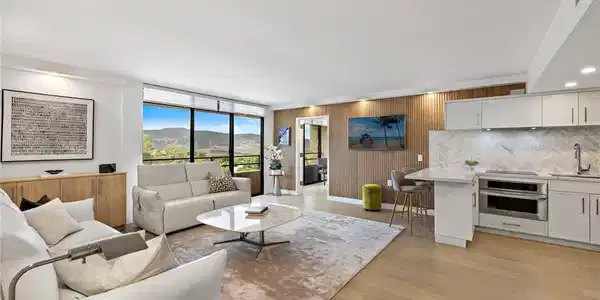 24055 Paseo Del Lago