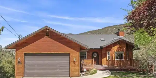 2720 Hillcrest