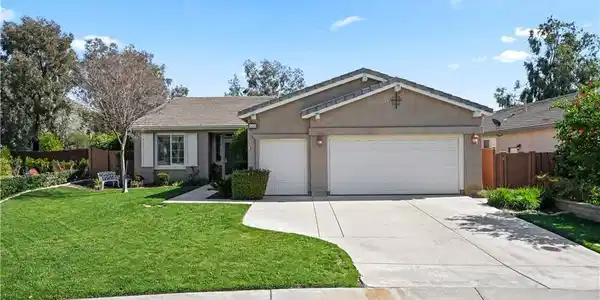 660 Olazabal Dr