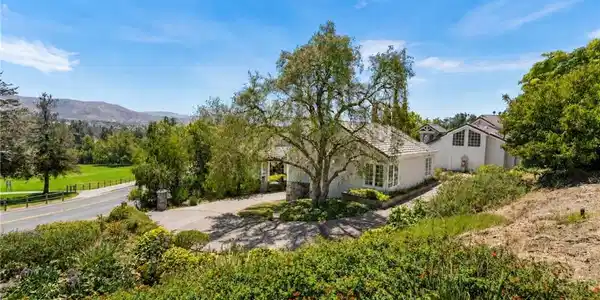 1881 Lemon Heights Drive