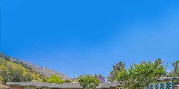 2082 Kaia Lane