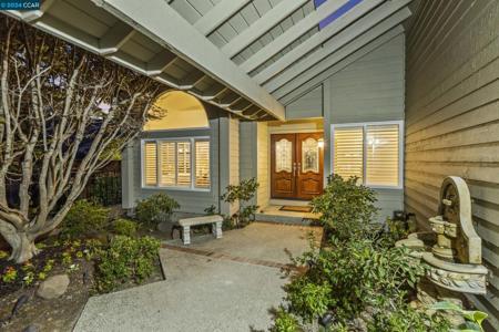 161 Oakridge Dr