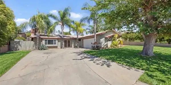 10937 Desert Sand Avenue