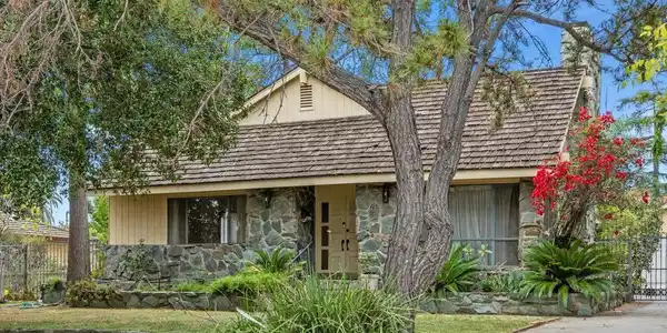 565 Sierra Madre Boulevard