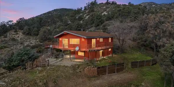 4301 Mt Pinos