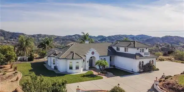 25025 Las Palmeras Dr