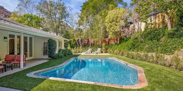 3276 Mandeville Canyon Road