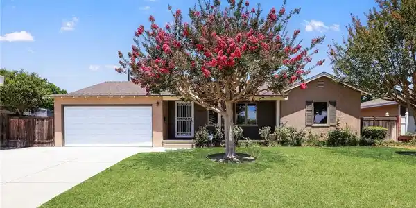 9615 La Rosa