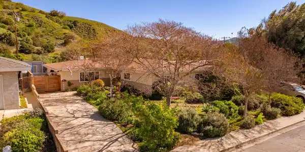 616 Island View Street