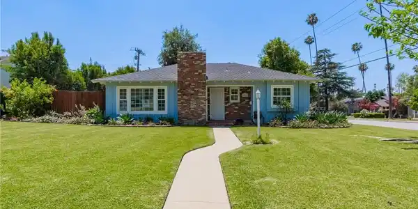 504 E Comstock