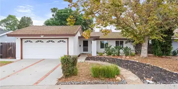 4418 Avenida Del Este