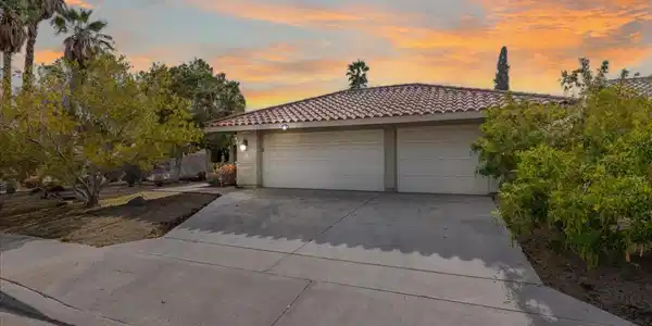 1495 E Luna Way