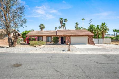 352 W Dominguez Road
