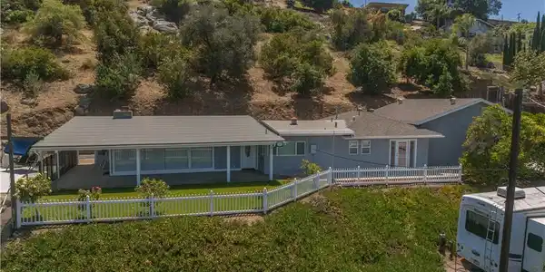 897 Leland Place