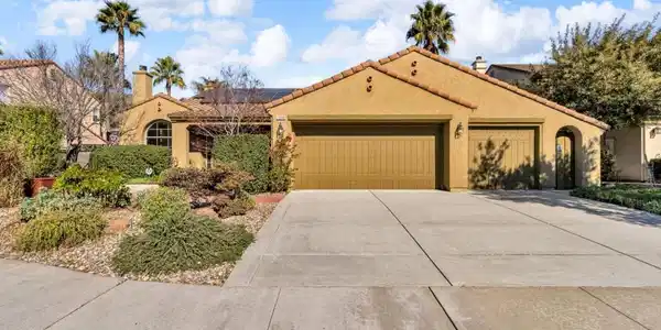 19098 Ravenswood Court