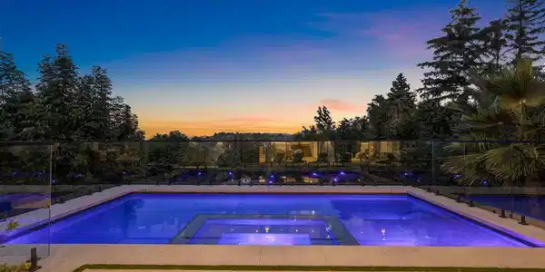 16800 Oak View Drive