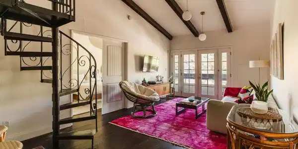 2700 Cahuenga Boulevard
