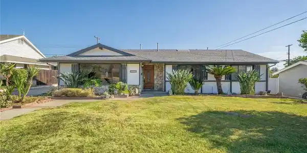1032 E Buckboard