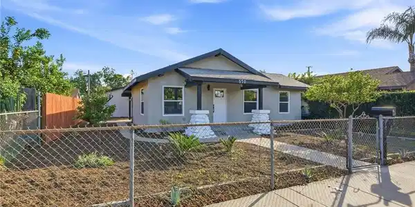 570 E 9th
