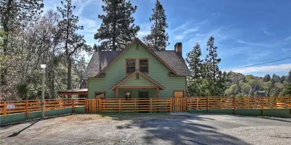 617 Acacia