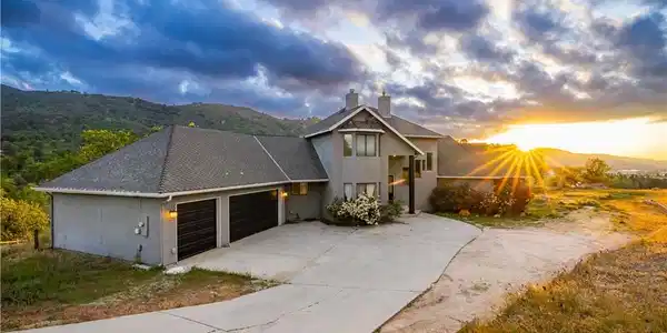 23161 Lakeview Drive