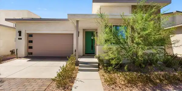 211 Mustang Lane
