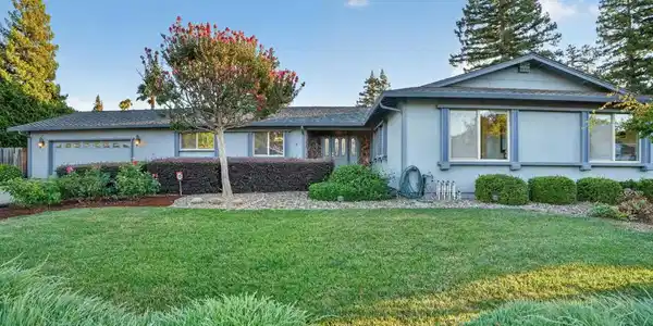 8 Casey Glen Ct
