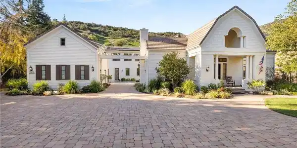 1005 Cheshire Hills Court