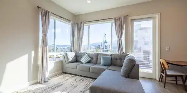 263 Llano De Los Robles Ave