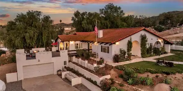 21260 Ridgedale