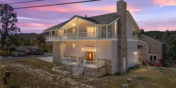 8905 Deer Trail