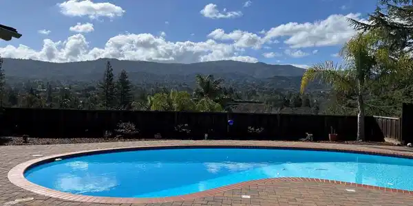 488 Knoll Drive