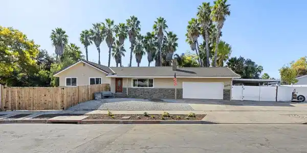 1220 Dolphin Circle