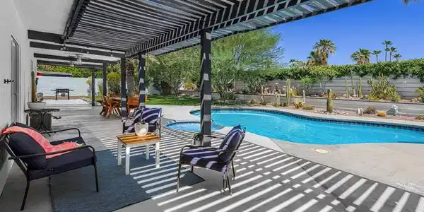 1110 E Vista Chino