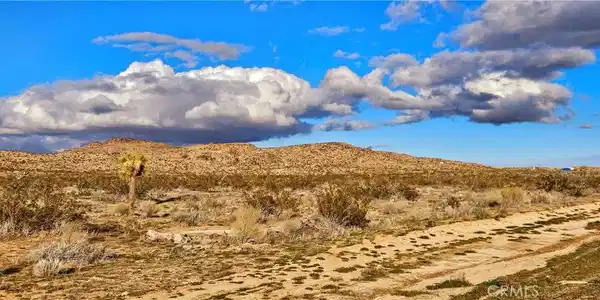 801 Adobe Mountain Rd. (NEAR)